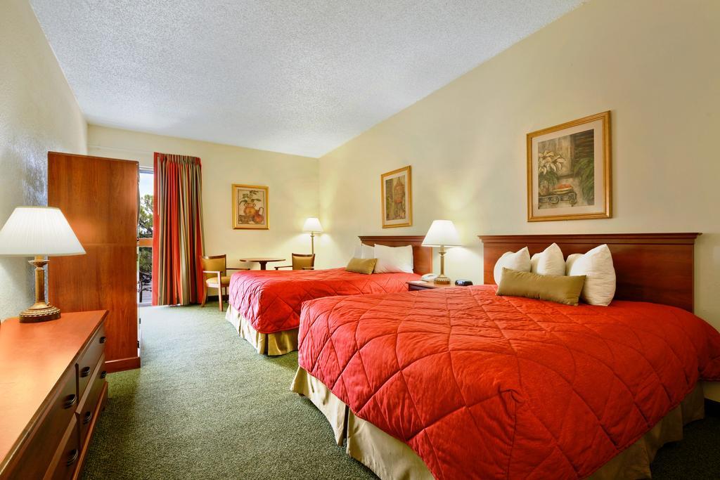 Ramada Maingate West Hotel Lake Buena Vista Room photo